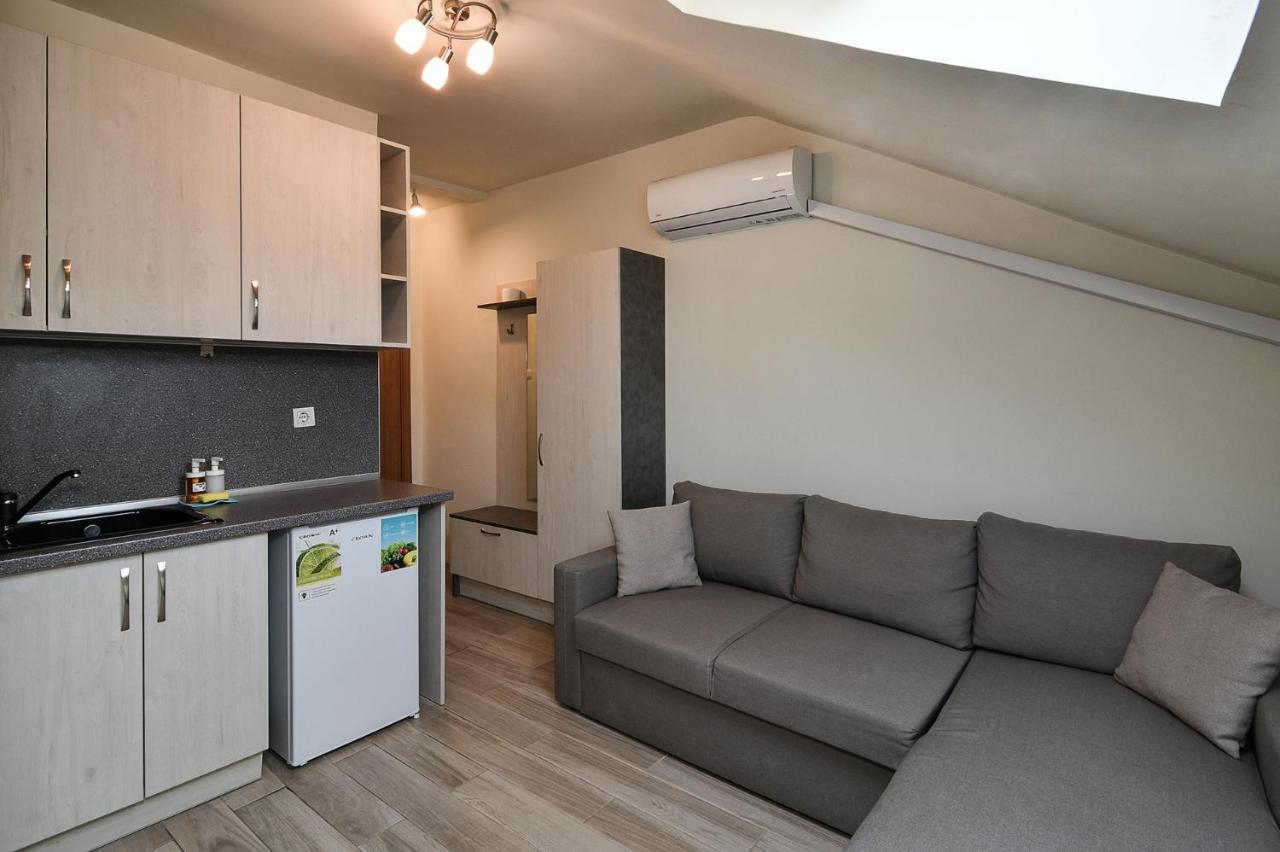 Small Studio On Budget In The Heart Of City 瓦爾納 外观 照片